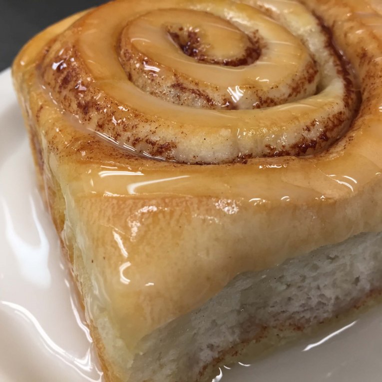 COMPLEMENTS - Cinnamon Roll